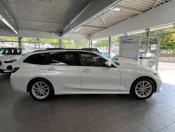 Weiß Gebraucht 2023 BMW 318 Sport Line Kombi | 30.999 € (Fairer Preis)