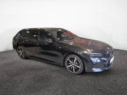 Black sapphire Gebraucht 2025 BMW 520 M Sport Kombi | 58.950 € (Fairer Preis)