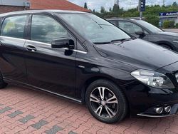 Schwarz Gebraucht 2012 Mercedes B180 Van / Kleinbus | 7.500 €