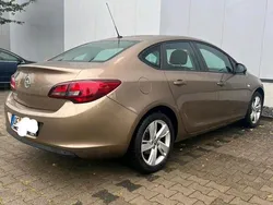 Gold Gebraucht 2012 Opel Astra Limousine | 6.500 € (Fairer Preis)