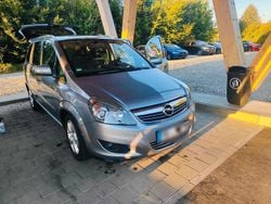 Blau Gebraucht 2011 Opel Zafira Van / Kleinbus | 5.300 € (Fairer Preis)