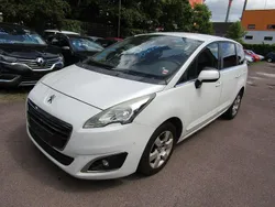 Weiß Gebraucht 2015 Peugeot 5008 Van / Kleinbus | 4.990 €