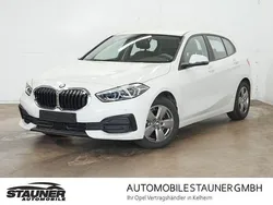 Alpinweiss Gebraucht 2024 BMW 118 Advantage Kleinwagen | 23.780 € (Fairer Preis)