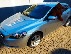 Silber Gebraucht 2017 Volvo V40 Kinetic Limousine | 16.911 € (Fairer Preis)