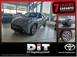 Urban khaki / night sky black Neu 2025 Toyota Aygo Kleinwagen | 16.990 €