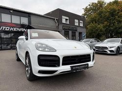 Carraweißmetallic (metallic) Gebraucht 2019 Porsche Cayenne Turbo SUV | 86.980 € (Teuer)
