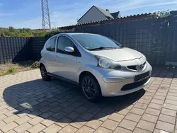 Grau Gebraucht 2007 Toyota Aygo Kleinwagen | 1.700 € (Fairer Preis)