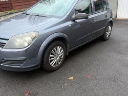 Grau Gebraucht 2004 Opel Astra Kleinwagen | 1.950 € (Fairer Preis)