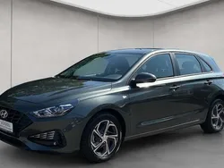 Grau Gebraucht 2023 Hyundai i30 Trend Limousine | 17.880 € (Fairer Preis)