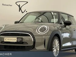 Moonwalk grey metallic Gebraucht 2022 Mini Cooper Classic Kleinwagen | 21.440 € (Fairer Preis)