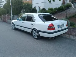Weiß Gebraucht 1995 Mercedes C200 Classic Limousine | 3.500 €
