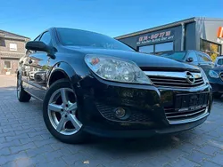 Schwarz Gebraucht 2009 Opel Astra Selection Limousine | 4.450 € (Teuer)
