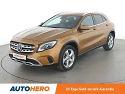 Gelb Gebraucht 2017 Mercedes GLA180 Urban SUV | 19.600 € (Fairer Preis)