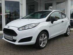 Weiß Gebraucht 2016 Ford Fiesta Ambiente Kleinwagen | 4.390 € (Fairer Preis)