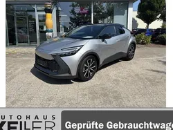 Shimmering silver metallic / dach schwarz Gebraucht 2023 Toyota C-HR Team SUV | 28.960 € (Fairer Preis)