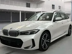 Weiß Gebraucht 2024 BMW 330 Shadowline Kombi | 38.690 €
