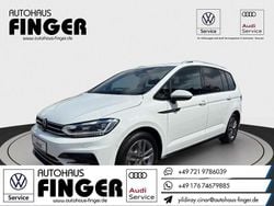 Pure white Gebraucht 2024 VW Touran R-line Van / Kleinbus | 39.890 € (Etwas zu teuer)