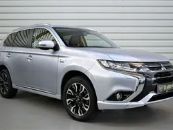 Silber Gebraucht 2017 Mitsubishi Outlander P-HEV Plus SUV | 18.000 € (Guter Preis)