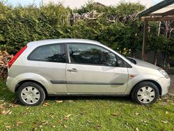 Silber Gebraucht 2007 Ford Fiesta Kleinwagen | 950 €