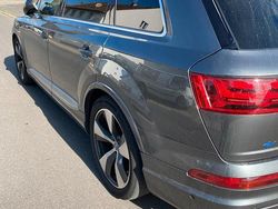 Grau Gebraucht 2016 Audi Q7 SUV | 25.500 € (Guter Preis)