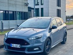 Grau Gebraucht 2016 Ford Focus ST Kombi | 11.500 € (Fairer Preis)