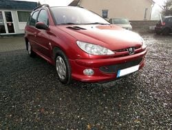 Rouge lucifer (metallic) Gebraucht 2003 Peugeot 206 Tendance Kombi | 1.590 € (Fairer Preis)
