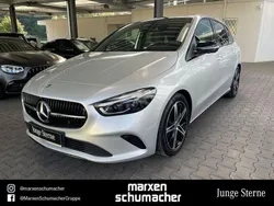 Iridiumsilber Gebraucht 2023 Mercedes B200 Progressive Van / Kleinbus | 33.840 € (Teuer)