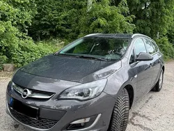 Grau Gebraucht 2015 Opel Astra Kombi | 7.000 €
