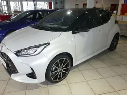 Weiß Neu 2024 Toyota Yaris Sport Limousine | 28.490 € (Fairer Preis)