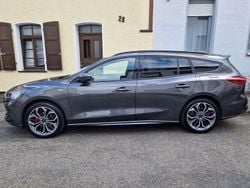 Grau Gebraucht 2022 Ford Focus ST-Line Kombi | 15.900 € (Guter Preis)
