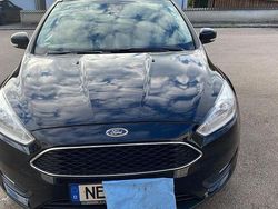 Schwarz Gebraucht 2015 Ford Focus Limousine | 6.666 € (Fairer Preis)