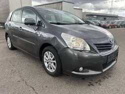 Grau Gebraucht 2010 Toyota Verso Life Van / Kleinbus | 5.699 € (Fairer Preis)