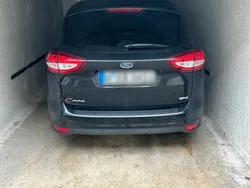 Schwarz Gebraucht 2015 Ford C-MAX Business Edition Van / Kleinbus | 5.400 € (Fairer Preis)