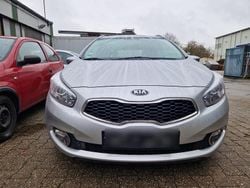 Grau Gebraucht 2014 Kia Ceed Kleinwagen | 8.000 € (Fairer Preis)