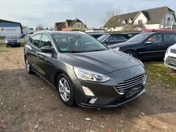 Grau Gebraucht 2018 Ford Focus Cool & Connect Kombi | 12.698 € (Teuer)