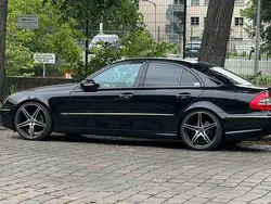 Schwarz Gebraucht 2009 Mercedes E280 Avantgarde Limousine | 12.900 €