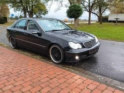 Schwarz Gebraucht 2005 Mercedes 320 Limousine | 2.500 €
