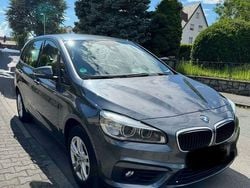 Grau Gebraucht 2015 BMW 218 Gran Tourer Advantage Van / Kleinbus | 11.800 € (Fairer Preis)