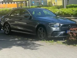 Grau Gebraucht 2021 Mercedes E220 AMG Limousine | 39.800 € (Fairer Preis)
