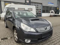 Grau Gebraucht 2012 Subaru Outback SUV | 3.300 €