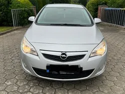 Silber Gebraucht 2011 Opel Astra Selection Limousine | 3.600 € (Guter Preis)