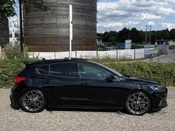 Schwarz Gebraucht 2020 Ford Focus ST Limousine | 20.999 € (Guter Preis)