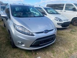 Silber Gebraucht 2012 Ford Fiesta Trend Kleinwagen | 5.999 € (Teuer)