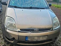 Gold Gebraucht 2002 Ford Fiesta Kleinwagen | 900 € (Superpreis)