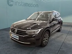 Schwarz Gebraucht 2024 VW Tiguan Life SUV | 32.940 € (Fairer Preis)