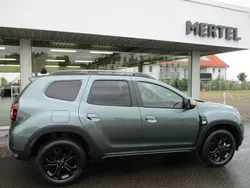 Gruen Neu 2025 Dacia Duster Extreme SUV | 25.750 € (Fairer Preis)