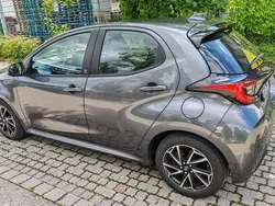 Grau Gebraucht 2022 Toyota Yaris Hybrid Team Kleinwagen | 17.700 € (Fairer Preis)