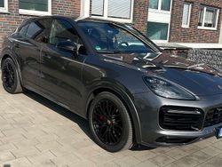 Grau Gebraucht 2022 Porsche Cayenne GTS SUV | 99.500 € (Etwas zu teuer)