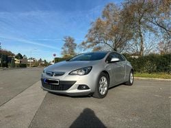 Silber Gebraucht 2016 Opel Astra GTC Coupé | 8.499 €
