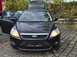 Schwarz Gebraucht 2010 Ford Focus Limousine | 3.499 € (Etwas zu teuer)